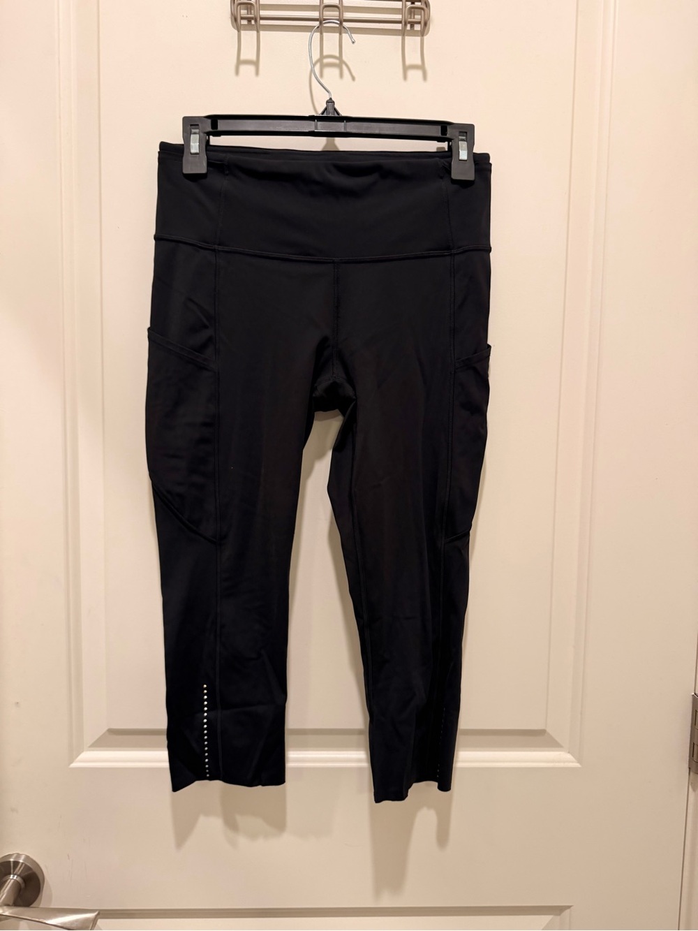 Lululemon Fast and Free Crop Size 8 Black Nulux Capri